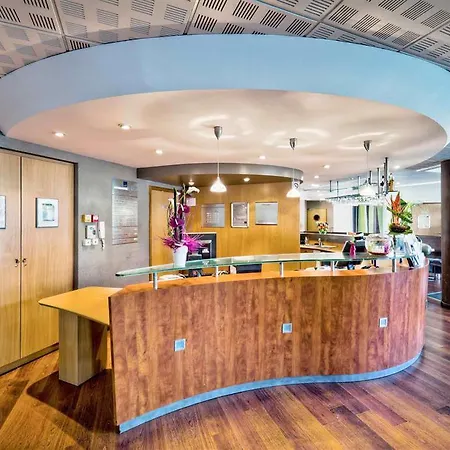 Novotel Ferrand Polydome מלון קלרמונט-פרנד