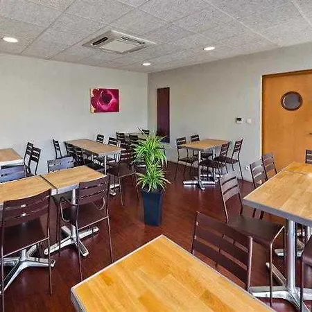 Novotel Ferrand Polydome Отель