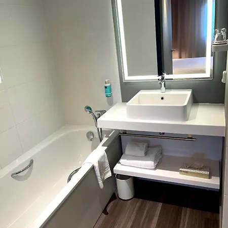 מלון Novotel Ferrand Polydome 4*