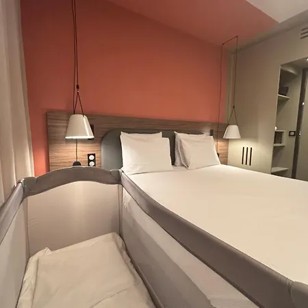 Novotel Ferrand Polydome מלון 4*