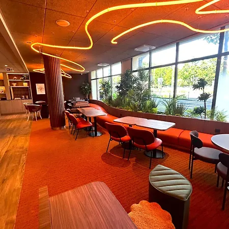 Novotel Ferrand Polydome מלון