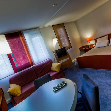 Novotel Ferrand Polydome מלון